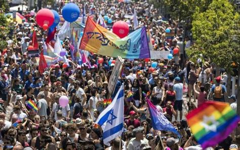 Foule Joyeuse à La Gay Pride De Tel Aviv La République Des Pyrénéesfr
