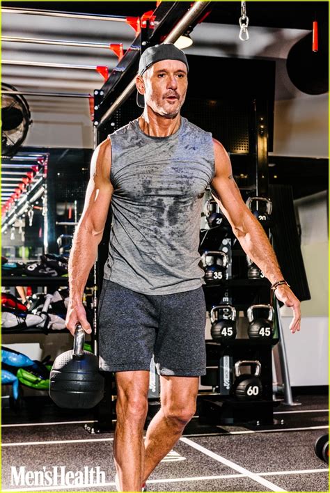 tim mcgraw flaunts his muscles in men s health fitness spread photo 4378957 magazine tim