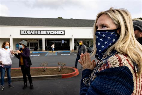 Pillow Fight Marin Conservatives Stage Protest At Bed Bath And Beyond To