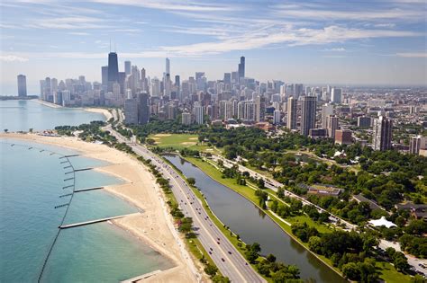 Super Chicago Is Gateway To Illinois And Route 66 With Seaside Skylines