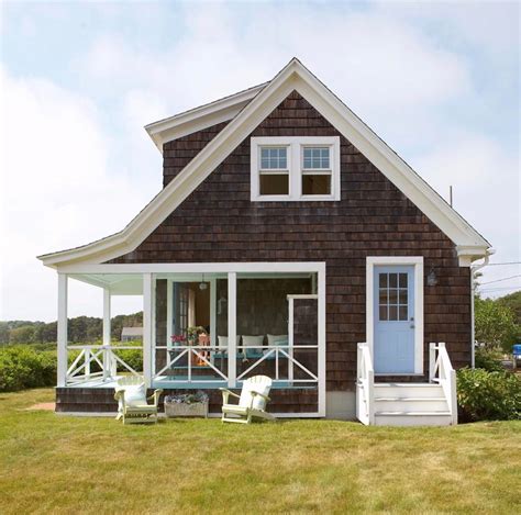 Content In A Cottage Delightful Shingled Beach Cottage With Porches