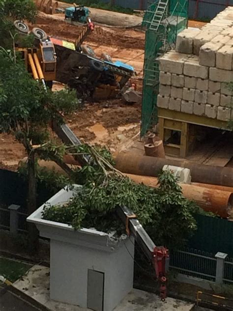 New video, obtained by a local fox sports radio anchor, appears to show the moment that a residential building in surfside, florida, collapsed. Crane falls into condominium compound at Taman Desa ...