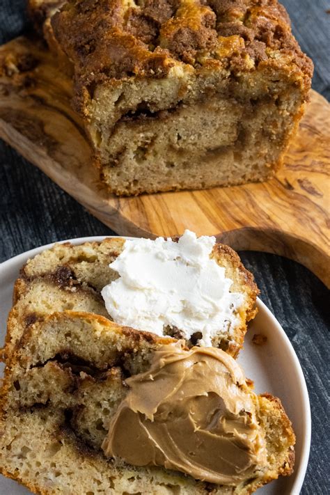Cinnamon Roll Banana Bread ⋆ The Dessertivore