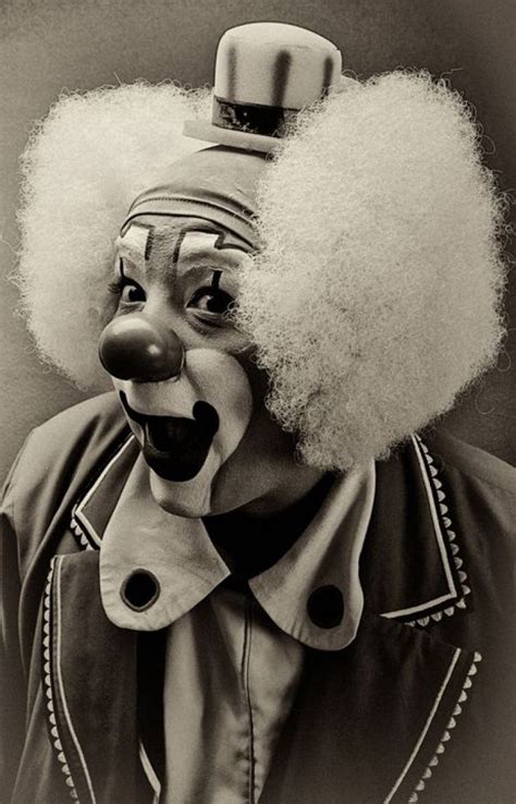 32 Vintage Photos Of Creepy Clowns That Will Give You Goosebumps Page