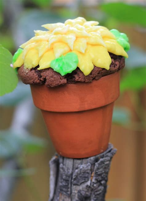 A Little Cuppa Tea Flower Pot Cupcakes
