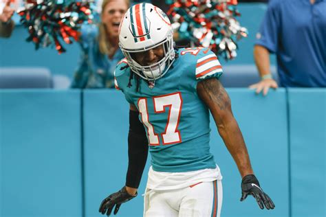 3 leaps that Miami Dolphins Jaylen Waddle needs to make in 2022 width=