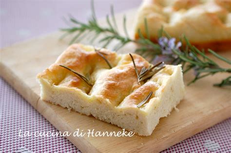 Per usare la prima volta il lievito madre essiccato ho preparato la pizza che in genere, dopo la cottura, ha sempre un leggero odore di lievito di birra… devo dire che il risultato è veramente ottimo: Focaccia con lievito madre essiccato | La cucina di ...