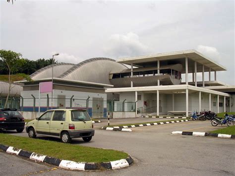 Kuala lumpur international airport (klia). Salak Tinggi ERL Station, the ERL station for KLIA Transit ...