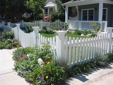 Small Garden Picket Fence Garden Design