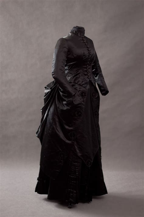 The Mourning Dress 1880s Suknia żałobna Lata 1880 Mourning Dress