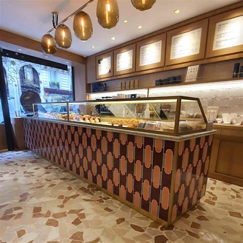 Nouveau Look Pour La Nouvelle Boutique Pierre Hermé Paris Food And Sens