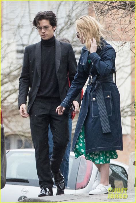 Photo Cole Sprouse Lili Reinhart Spotted Kissing In Paris 04 Photo