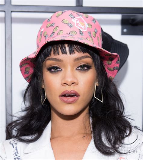 Rihanna Does Lad Y Wear Buy Of The Day Rihanna Makeup Oblong Face