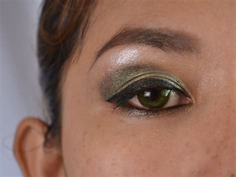 light makeup for green eyes