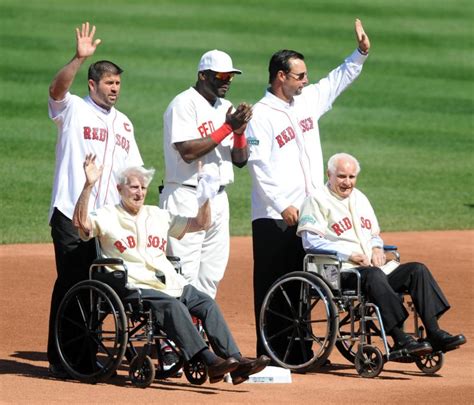 Bobby Doerr Red Sox Hall Of Fame Second Baseman Dies At 99 Boston