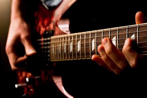 5 Classical Music Pieces For Electric Guitar You Should Listen To
