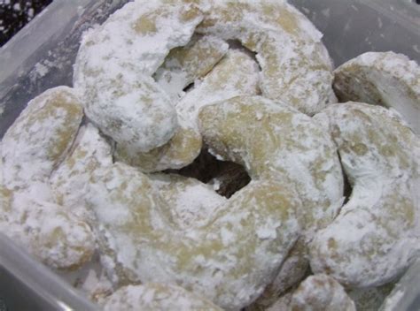 Pecan Crescent Cookies Recipe