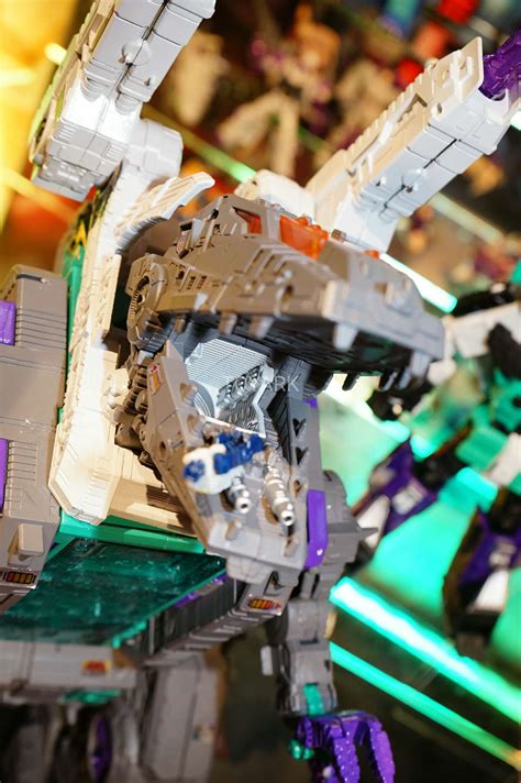 Toy Fair 2017 Titans Return Trypticon Display Pictures Tfw2005 The