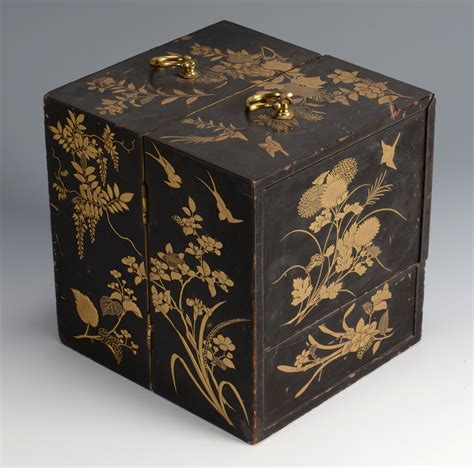 Lot 365 Japanese Lacquered Box With Vase Case Auctions