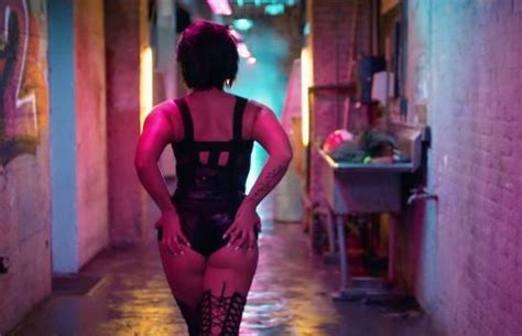 Watch Demi Lovatos Super Sexy Cool For The Summer Video