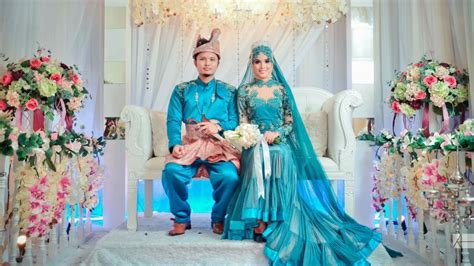 Memakai baju pengantin padahal sudah menikah, menandakan semakin dekat dirinya dengan kematiannya. cikelyana: Design Baju Kahwin Terkini