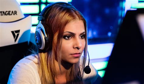 The 10 Hottest Pro Gamer Girls That D Destroy You At Video Games Wow Article Ebaum S World