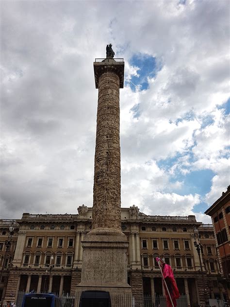 Columna Lui Marcus Aurelius Din Piazza Colonna Roma Corina Costache