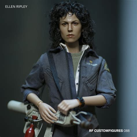 16 16 Hot Toys Ellen Ripley Alien Collectible Figure Page