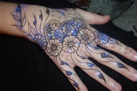 100 gambar henna tangan yang cantik dan simple beserta cara 5 Desain Henna Tangan Simple Yang Buat-mu Bersinar