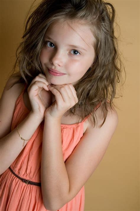 Retrato De Uma Menina Da Criança De 8 Anos Imagem De Stock Imagem De
