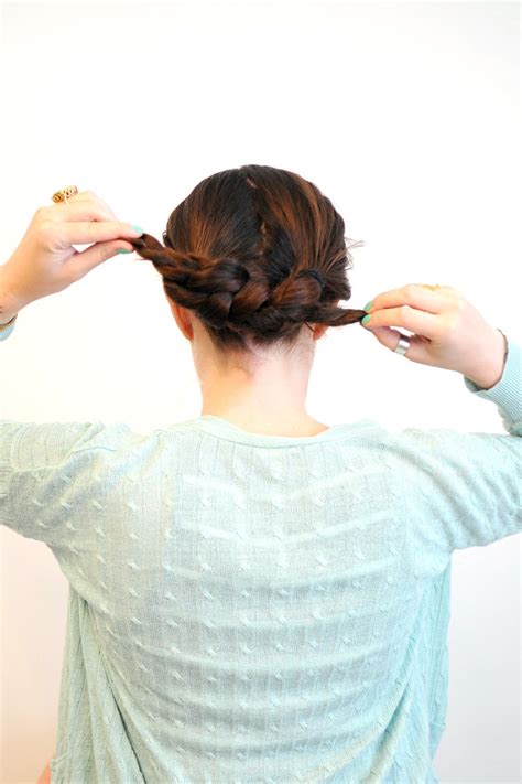 21 Ridiculously Easy Hairstyles You Can Do With Spin Pins