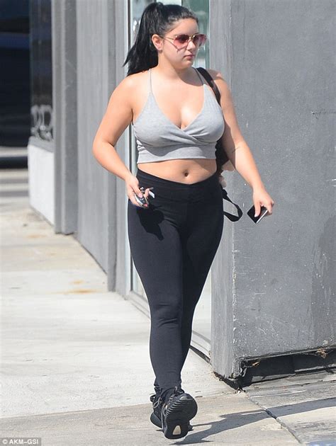 Ariel Winter Flashes Her Midriff After Splashing Million On New Home Daily Mail Online