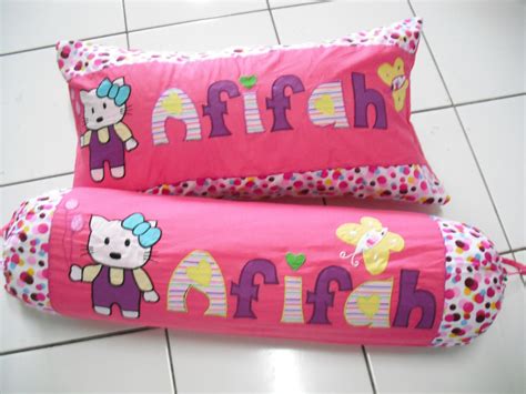 Selain bantal, guling adalah teman yang sangat setia bagi banyak orang untuk menemani tidur di malam hari. Q-ta Collection - Kreasi Unik dari Kain: bantal guling nama