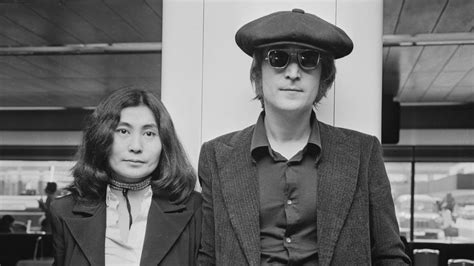 Yoko Ono Bekommt John Lennons Gestohlene Tagebücher Zurück Promiflashde