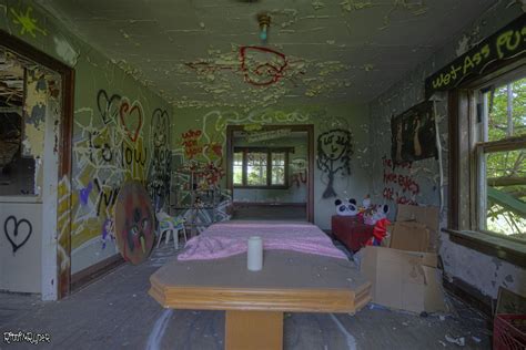 An Very Strange Abandoned House In Ontario Canada I Randomly Came