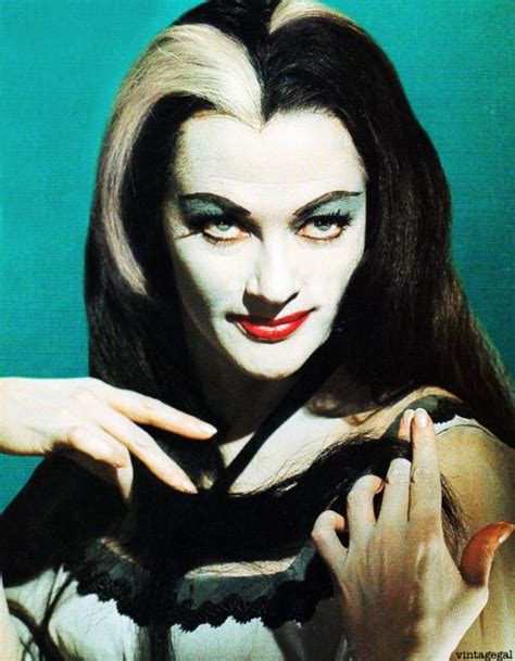Yvonne De Carlo As Lily Munster 1960s Los Munsters Munsters Tv Show