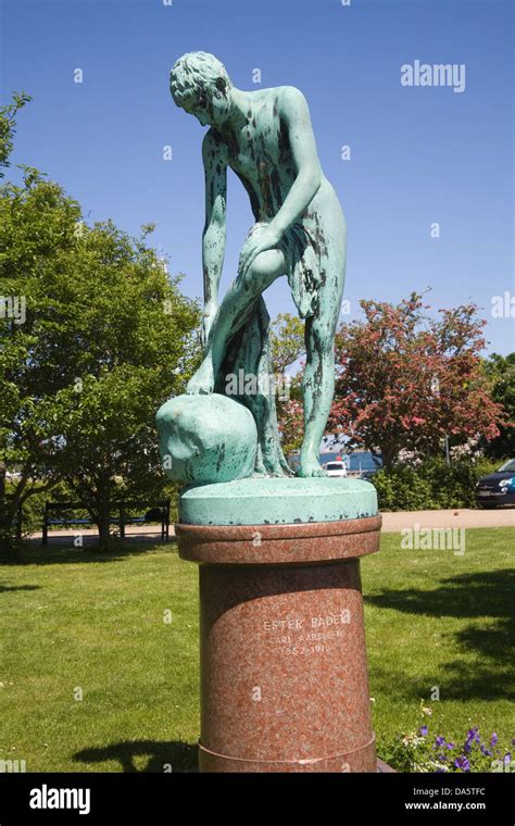 Copenhagen Denmark Eu Efter Badet After The Bath Bronze Statue Of Man