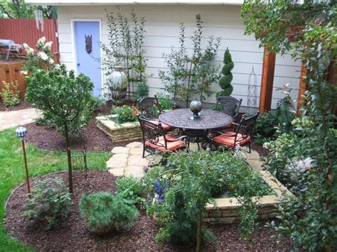 Successful small backyard landscaping ideas depend on planning for who will use the space and how. Small Backyard Design - Landscaping Network