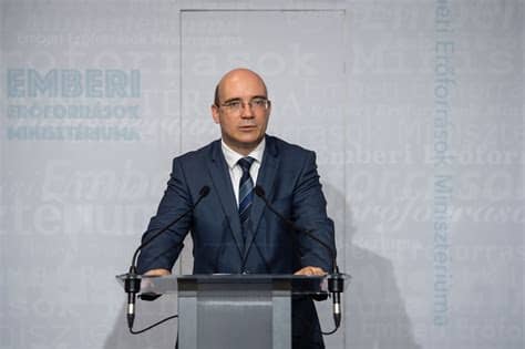 Európa minden országában hagyományos munkarendben kezdődött az oktatás. Maruzsa Zoltán: Északkeleten gyakoribb az iskolai erőszak ...