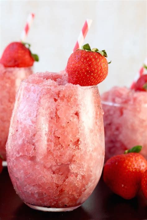 Easy Strawberry Daiquiri - Miss in the Kitchen