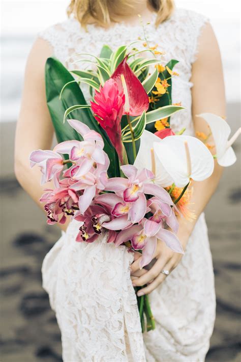 Romantic Hawaiian Elopement In Waipio Valley Wedding Bouquets Flower