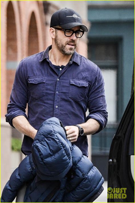 ryan reynolds heads out for the day in chilly new york city photo 4213414 ryan reynolds