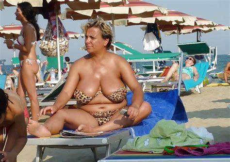 Plumper In Public In Bathing Suits Or Non Fitting Clothes ZB Porn