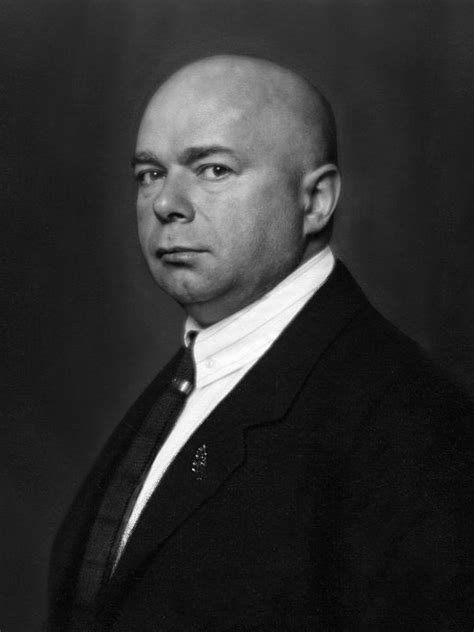 My favorite drummers of all time are dan peters, brant bjork, and mitch mitchell. Ludwig Roselius - Wikipedia