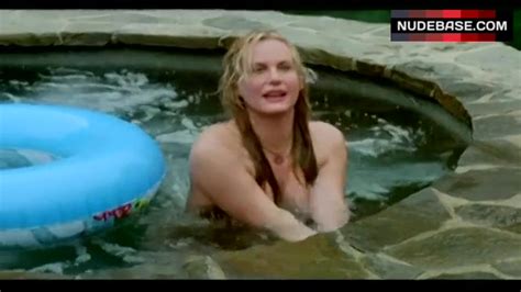 Daryl Hannah Nude In Pool Keeping Up With The Steins 0 33