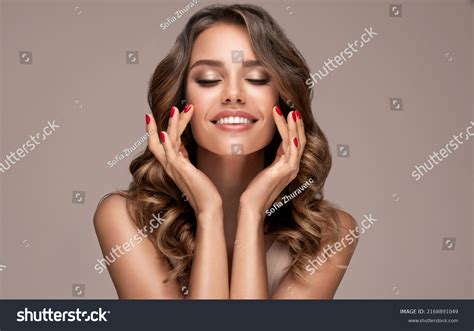 Beauty Brunette Girl Long Shiny Curly Foto Stock Shutterstock