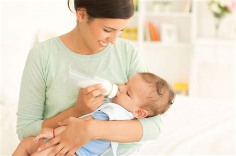 5 Langkah Agar Memberikan Bayi Susu Dalam Botol Sebaik Menyusui Nakita