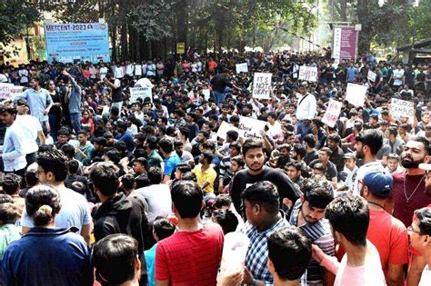 Protests Break Out In BHU After Girl Babe Molested