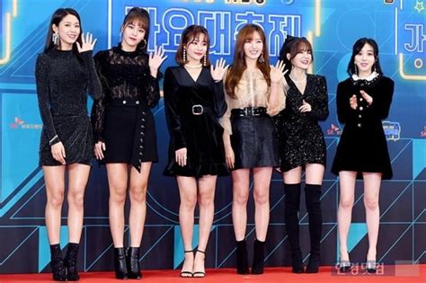 Choa, jimin, yuna, youkyung, hyejeong, mina, seolhyun and chanmi.youkyung left the group in 2016, while choa left in 2017 due to mental health reasons, followed by mina in 2019 to pursue her acting career, and jimin in 2020 due to. 이슈 괴롭힘 폭로 권민아→AOA 지민 팀 탈퇴 후폭풍…FNC 무능 대처 비난 봇물 | 한경닷컴
