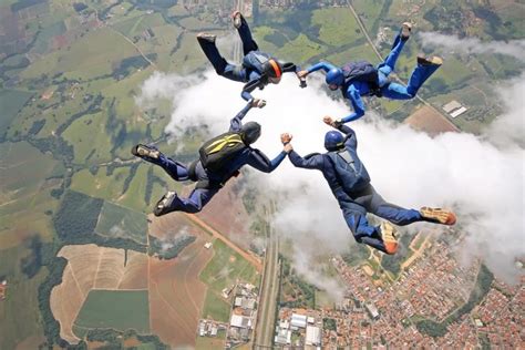 Deportes extremos es un portal en el que vas a encontrar información relacionada sobre snowboard, esquí, escalada, skate, motocross, surf, windsurf, etc y todas esas prácticas vinculadas a la. 10 Ejemplos de Deportes Extremos